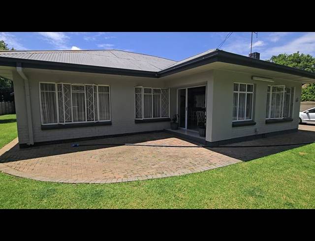 5 BEDROOM HOUSE FOR SALE IN THREE RIVERS